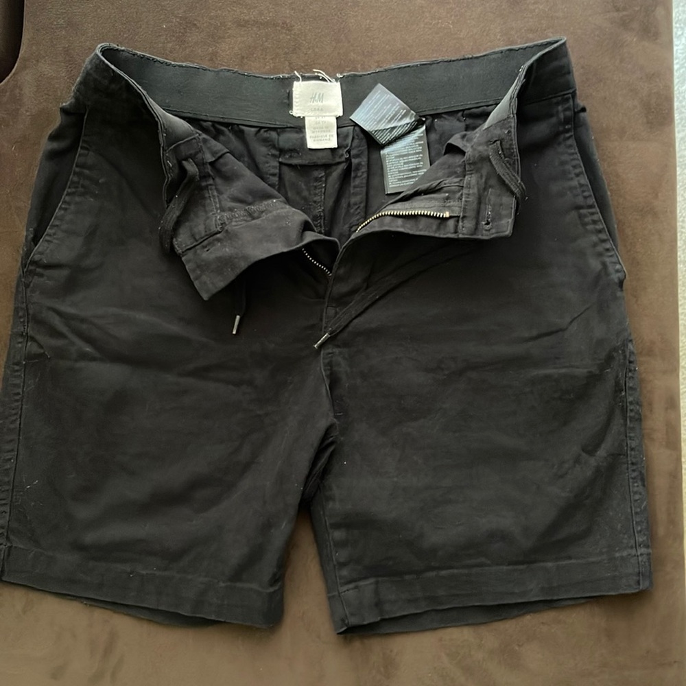 KHAKI SHORTS